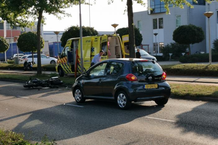 Motorrijder zwaargewond na aanrijding met auto