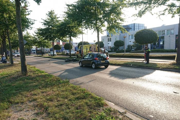 Motorrijder zwaargewond na aanrijding met auto