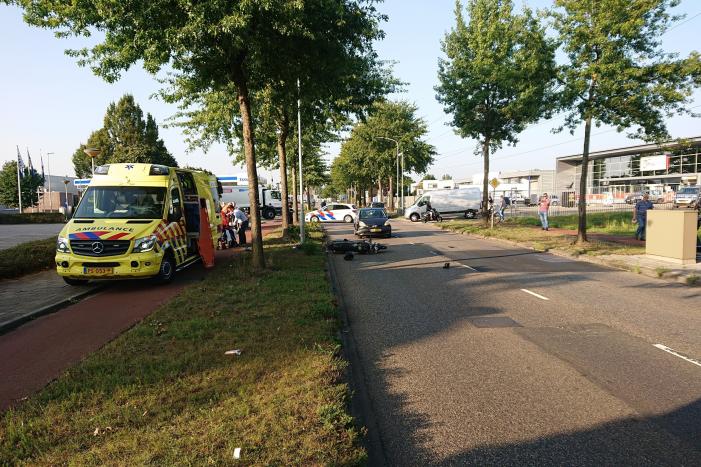 Motorrijder zwaargewond na aanrijding met auto