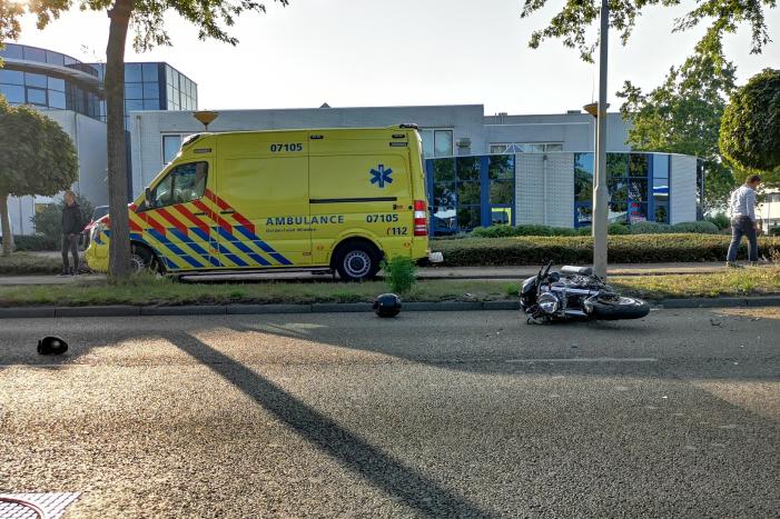 Motorrijder zwaargewond na aanrijding met auto