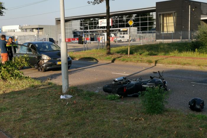 Motorrijder zwaargewond na aanrijding met auto