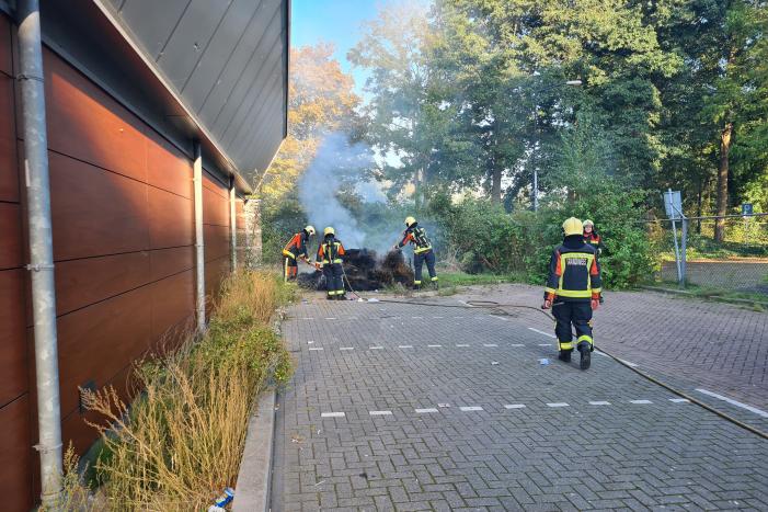 Flinke rookontwikkeling door brand in berg hooi
