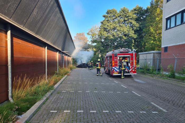 Flinke rookontwikkeling door brand in berg hooi