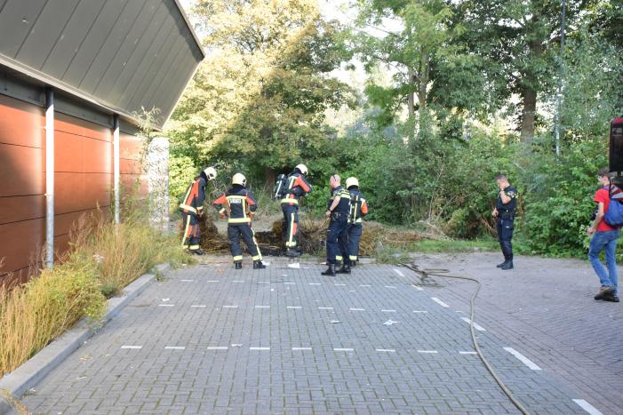 Flinke rookontwikkeling door brand in berg hooi