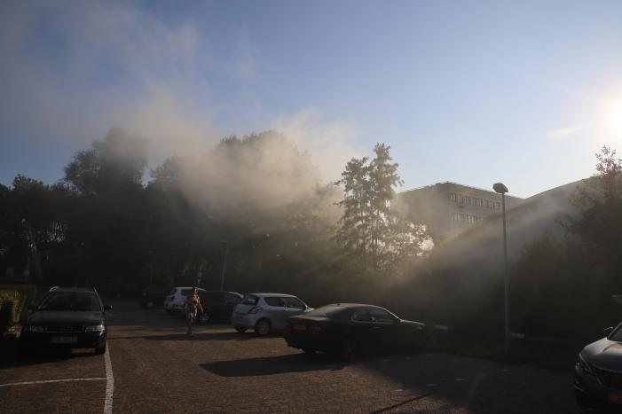 Flinke rookontwikkeling door brand in berg hooi