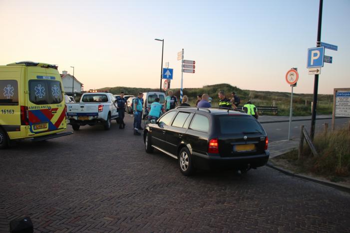 Wielrenner raakt gewond na botsing met auto