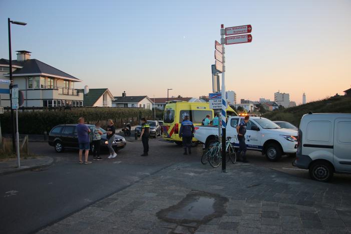 Wielrenner raakt gewond na botsing met auto