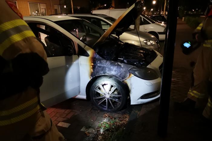 Brand gesticht in auto