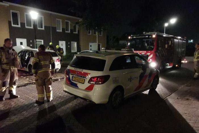 Brand gesticht in auto