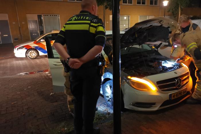 Brand gesticht in auto