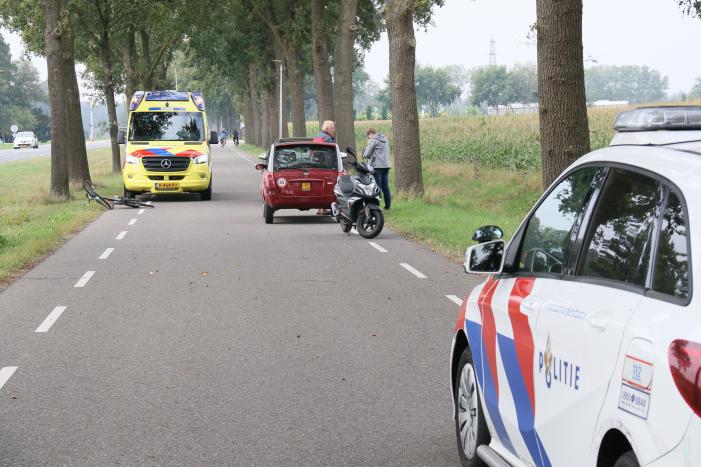 Fietser gewond na aanrijding met 45 km auto