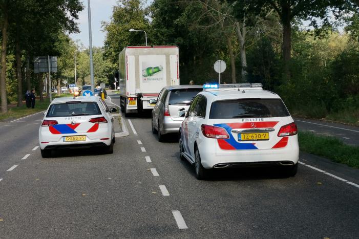 Fietser aangereden door vrachtwagen