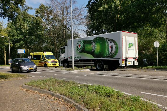 Fietser aangereden door vrachtwagen
