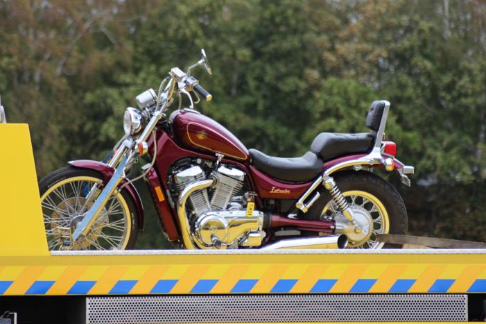 Motorrijder gewond bij aanrijding