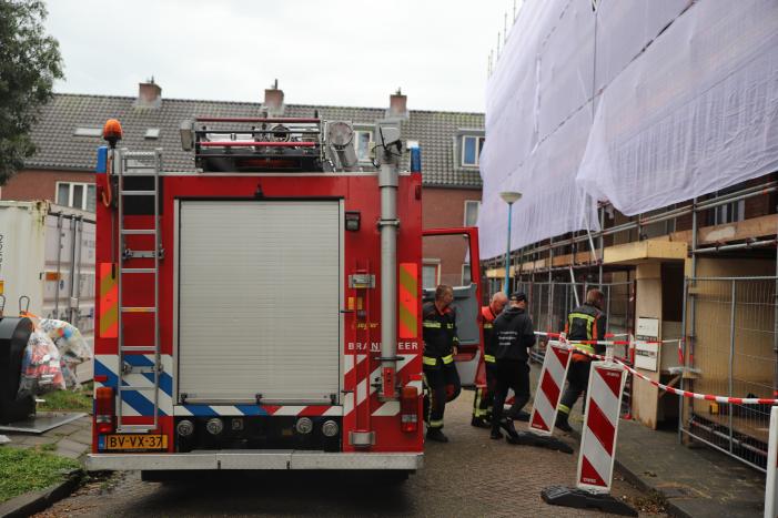 Flatgebouw in de steigers kampt met wateroverlast
