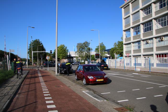 Flinke schade bij kop-staart aanrijding met twee auto's