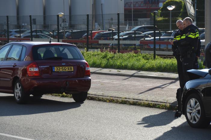 Flinke schade bij kop-staart aanrijding met twee auto's