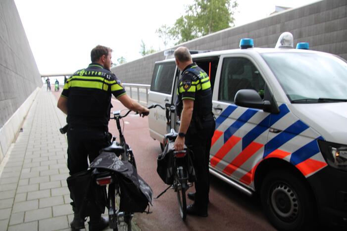 Twee fietsers gewond bij botsing in M.C. Escher Akwadukt