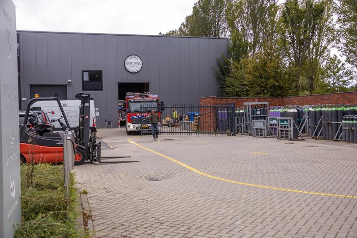 Brand in bedrijfshal industrieterrein De Hoef snel onder controle