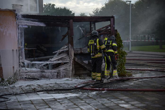 Schuur compleet verwoest door flinke brand