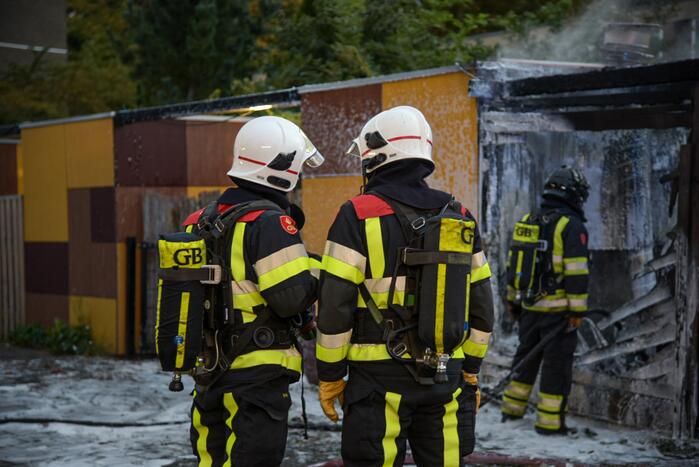Schuur compleet verwoest door flinke brand