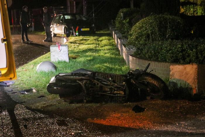 Scooterrijder gewond na aanrijding met auto