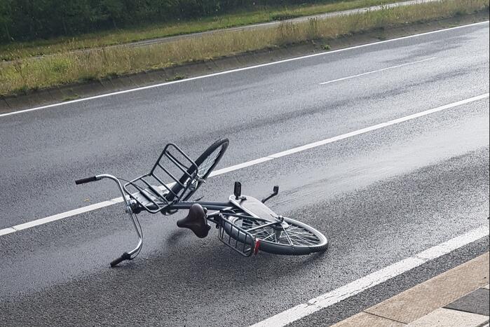 Fietsster zwaargewond bij aanrijding op kruising