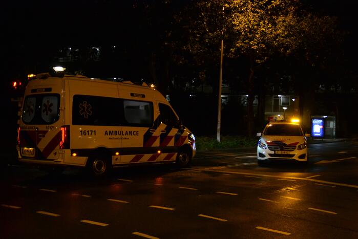 Automobilist rijdt door na aanrijden met taxibus