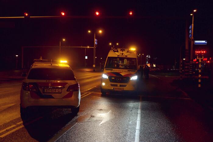Automobilist rijdt door na aanrijden met taxibus