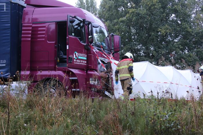 Dodelijk ongeval tussen vrachtwagen en motor