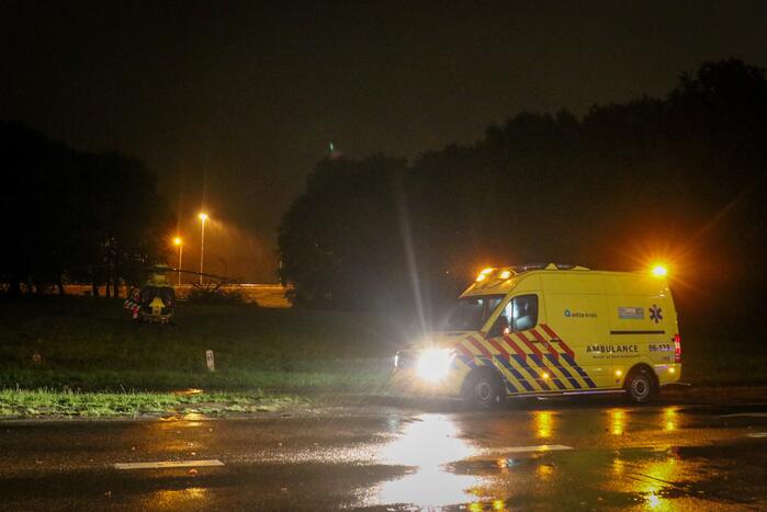 Traumahelikopter landt voor zwaargewond persoon