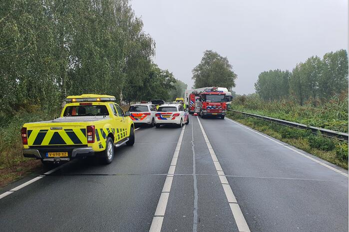 Dode na aanrijding tussen vrachtwagen en personenauto