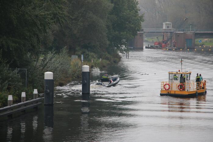 Man door hulpdiensten uit kanaal gehaald