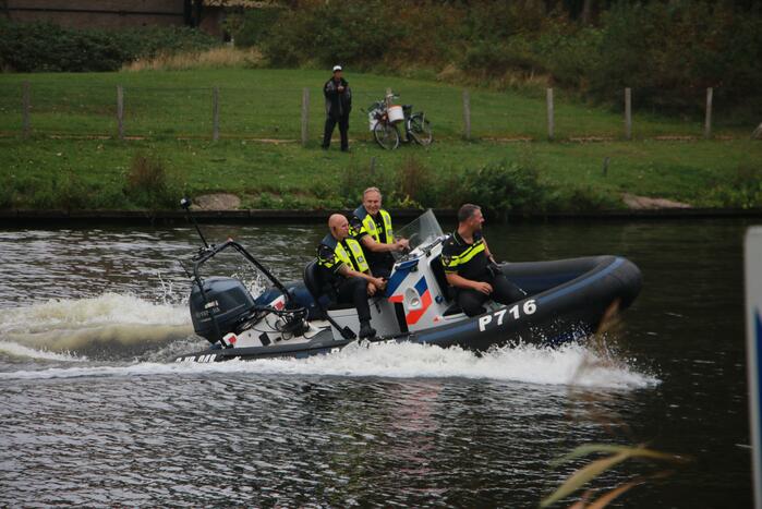 Man door hulpdiensten uit kanaal gehaald