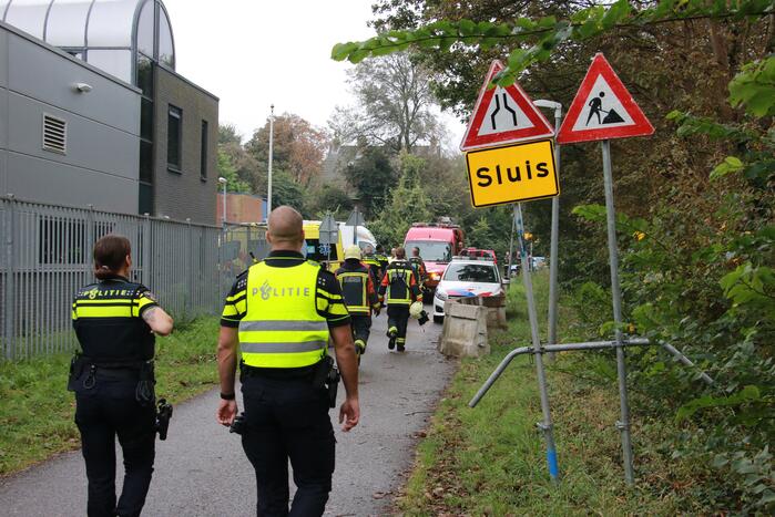 Man door hulpdiensten uit kanaal gehaald
