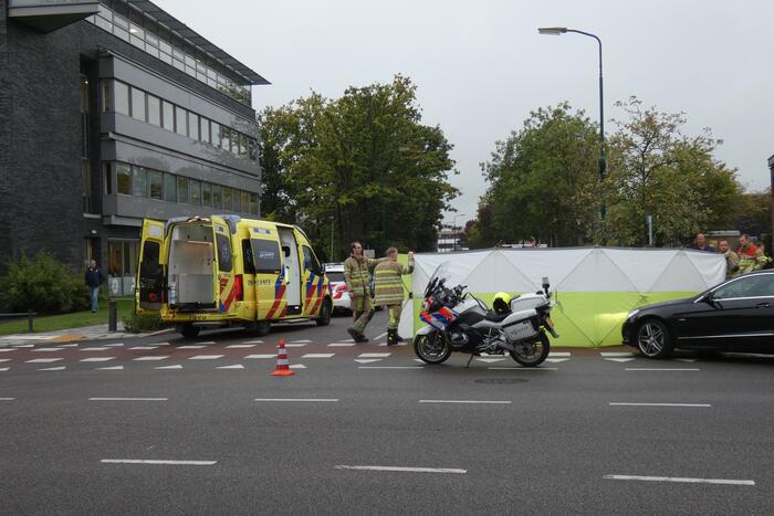 Scooterrijder ernstig gewond bij aanrijding met personenwagen