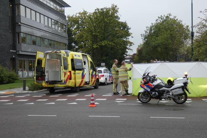 Scooterrijder ernstig gewond bij aanrijding met personenwagen