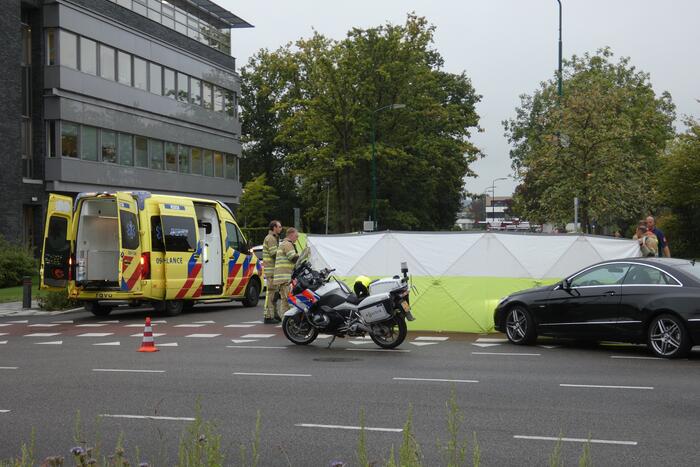 Scooterrijder ernstig gewond bij aanrijding met personenwagen