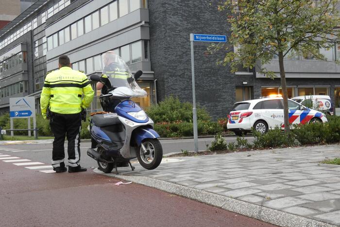 Scooterrijder ernstig gewond bij aanrijding met personenwagen