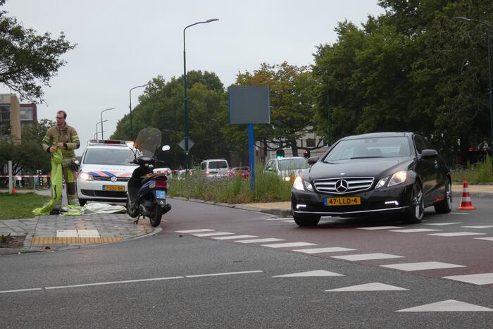 Scooterrijder ernstig gewond bij aanrijding met personenwagen