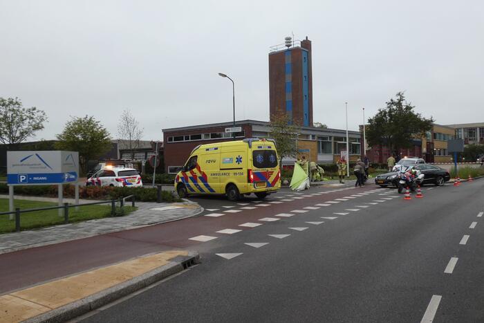 Scooterrijder ernstig gewond bij aanrijding met personenwagen