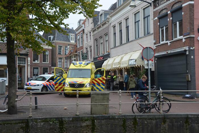 Persoon door omstanders uit het water gehaald