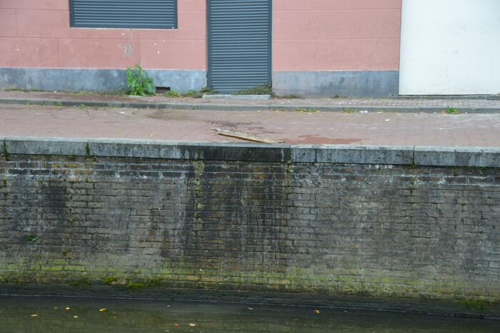 Persoon door omstanders uit het water gehaald