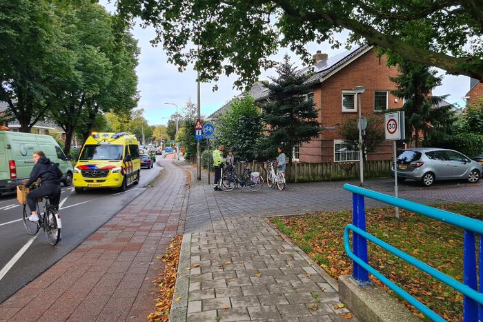 Twee fietsers botsen op elkaar