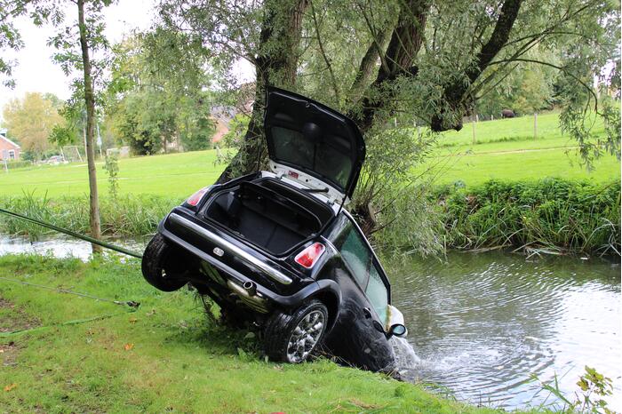 Auto te water geraakt