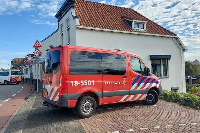 Auto crasht op schuur