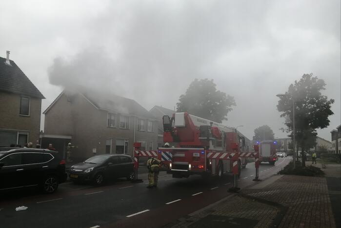 Veel rook bij brand op zolder van woning