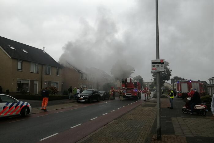 Veel rook bij brand op zolder van woning