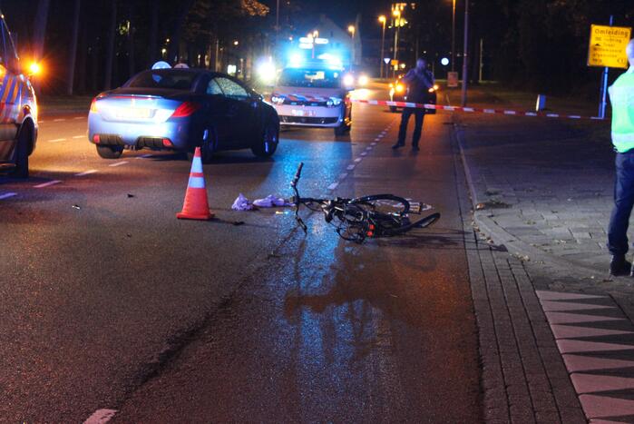 Fietser gewond na botsing met auto