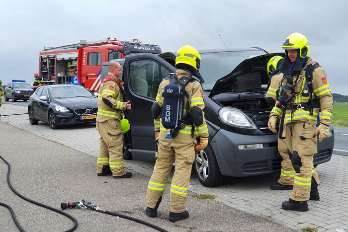 Brand in motorcompartiment bestelbus